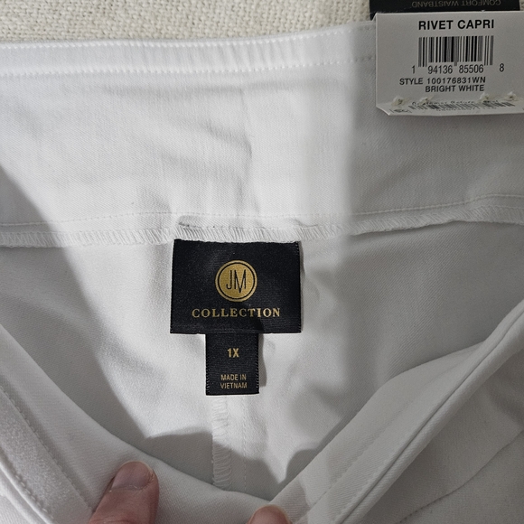 JM Collection White Capris - Picture 9 of 10